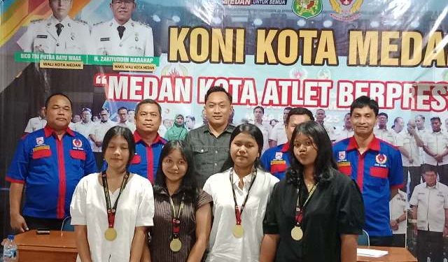 Aswindy Apresiasi Lima Atlet Angkat Berat Raih Prestasi